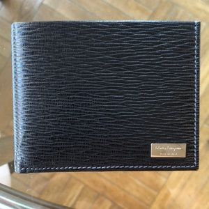 Salvatore ferragamo wallet